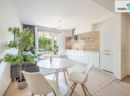 2+kk o rozloze 56 m2, plus terasa a  zahrada, P5 Smíchov