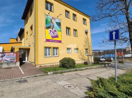 Pronájem kanceláře, 2 123 m²