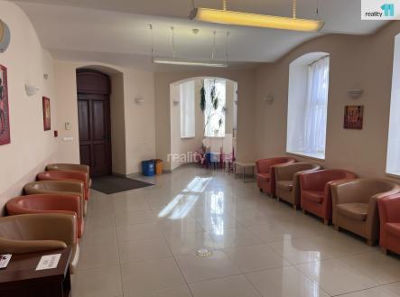 Pronájem - obchodní prostor, 171 m²