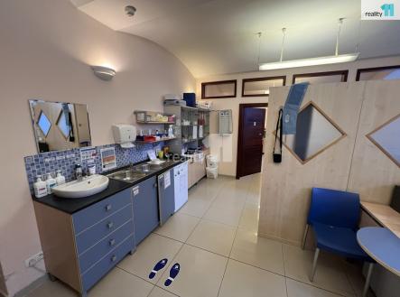 Pronájem - obchodní prostor, 171 m²