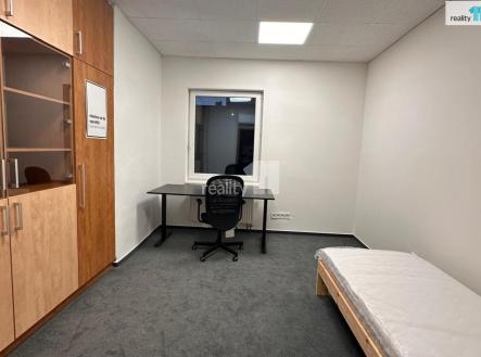 Pronájem bytu, atypický, 132 m²