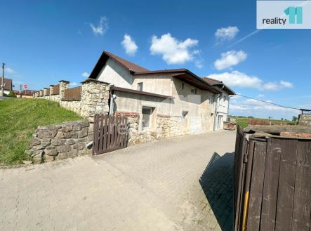 Pronájem - dům/vila, 290 m²