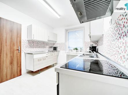 Pronájem - dům/vila, 290 m²