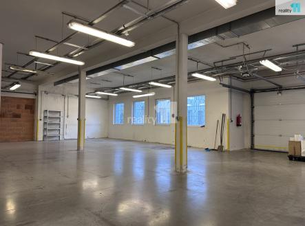 Pronájem - skladovací prostor, 132 m²