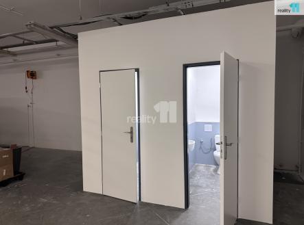 Pronájem - skladovací prostor, 132 m²