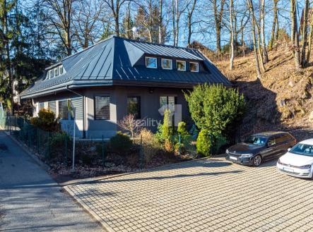 Prodej komerčního objektu, administrativní budova, 377 m²