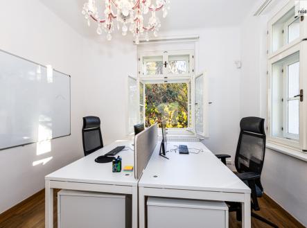 Pronájem kanceláře, 200 m²