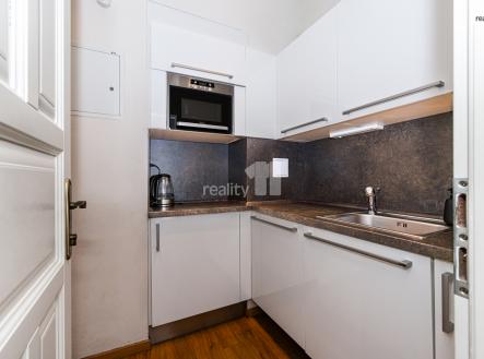 Pronájem kanceláře, 200 m²