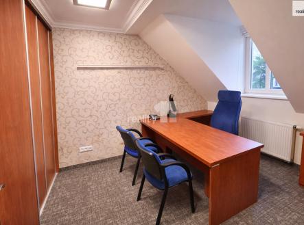 Pronájem kanceláře, 75 m²