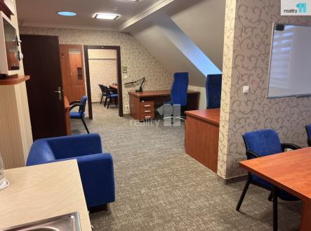 Pronájem kanceláře, 75 m²