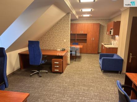 Pronájem kanceláře, 75 m²
