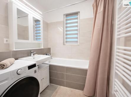 Pronájem bytu, 1+kk, 38 m²