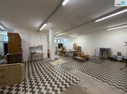Pronájem obchodní prostory, 360 m²