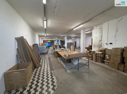 Pronájem obchodní prostory, 360 m²
