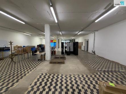 Pronájem obchodní prostory, 360 m²