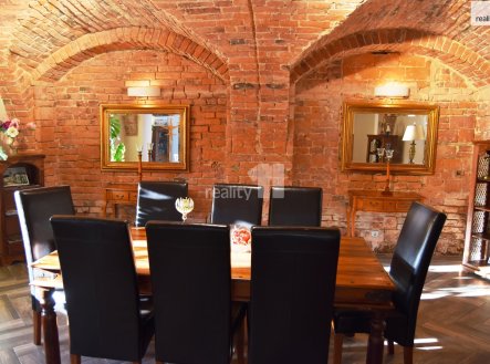 Prodej hotel, 685 m²