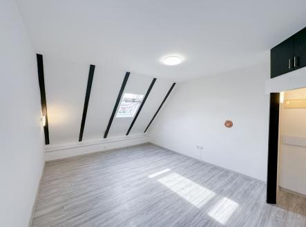 Pronájem bytu, 1+kk, 28 m²