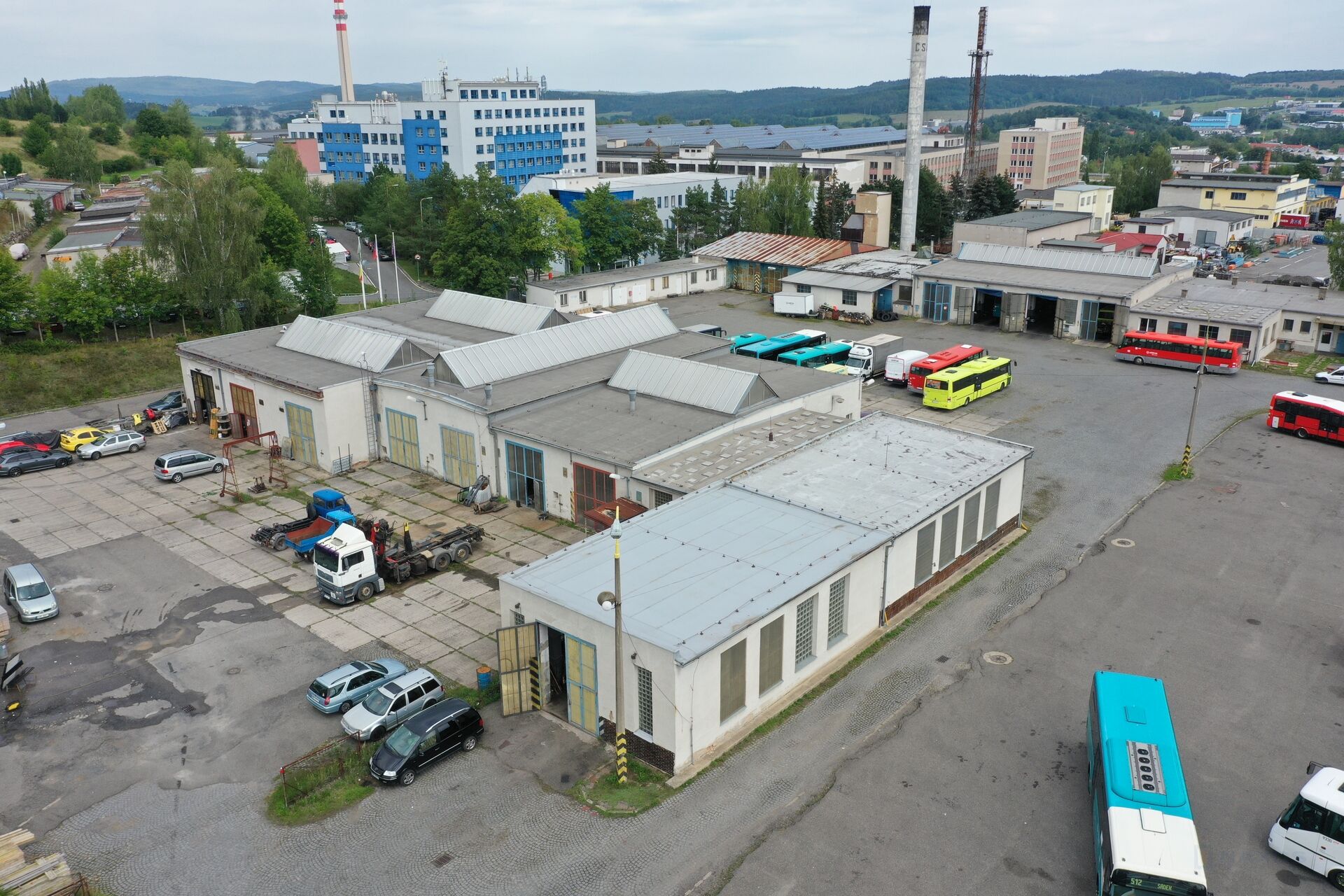 Průjezdná dílna na opravy autobusů/kamionů v areálu BUS real v Příbrami