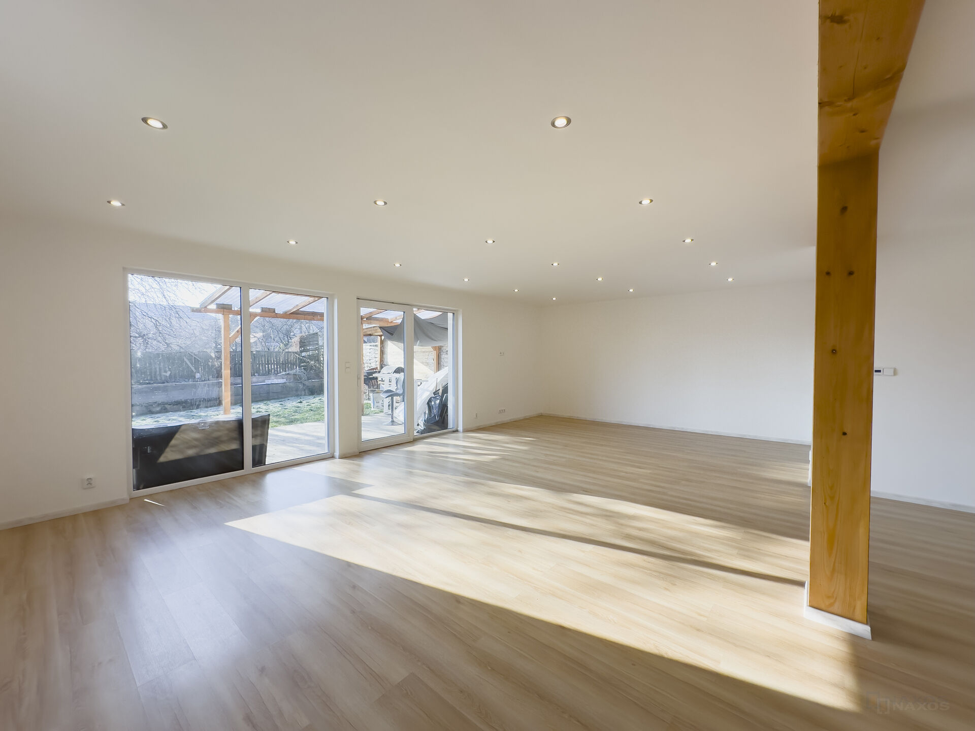 Třípodlažní rodinný dům ve Svoru (Lužické hory)