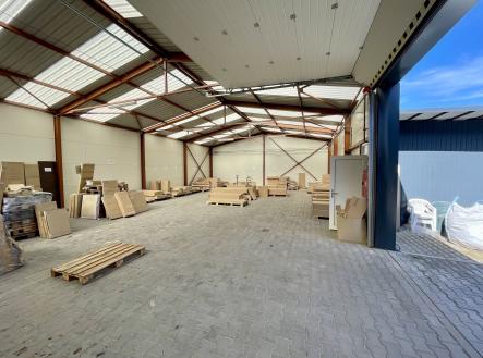 Pronájem - skladovací prostor, 234 m²