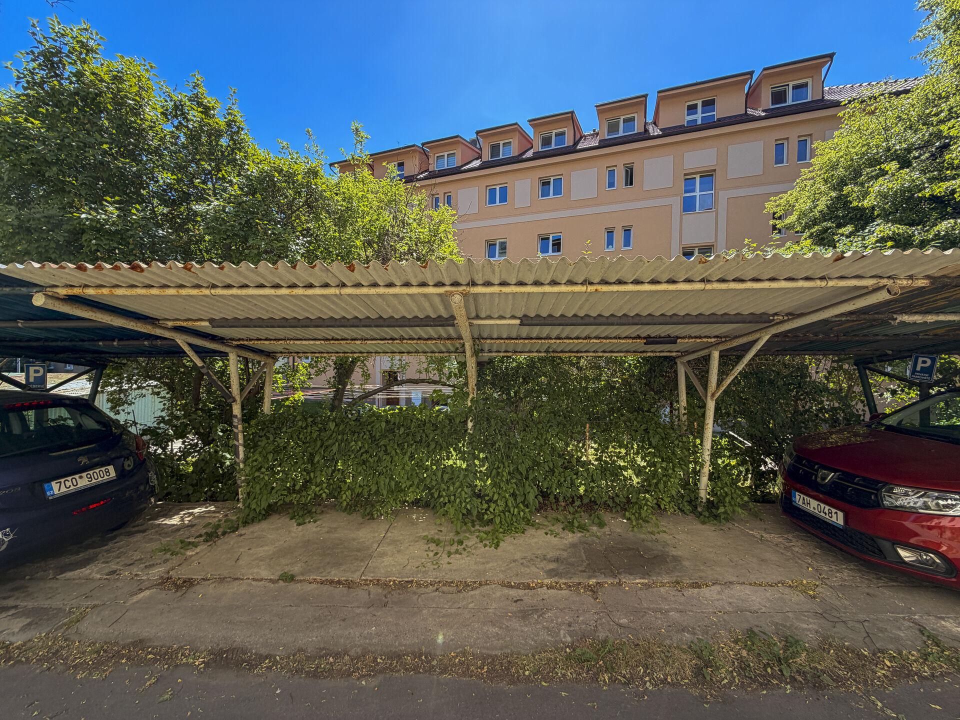 Pronájem parkovacího stání, Mydlářka, Praha 6 - Dejvice