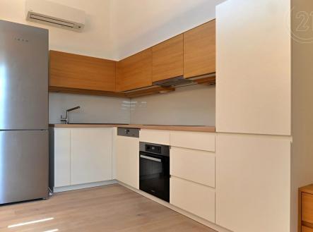 Pronájem bytu, 1+kk, 76 m²