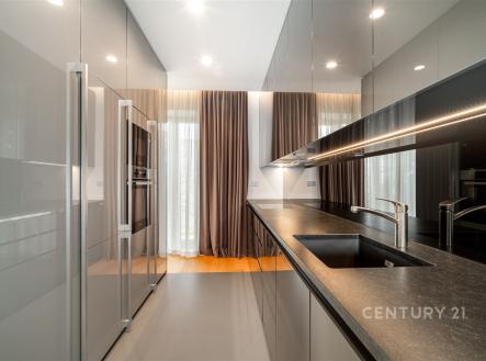 Pronájem bytu, 3+kk, 137 m²