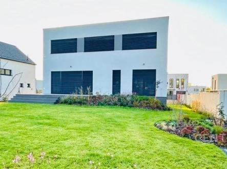 Pronájem domu/vily, 299 m²