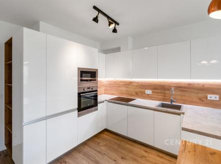Pronájem bytu, 3+kk, 75 m²