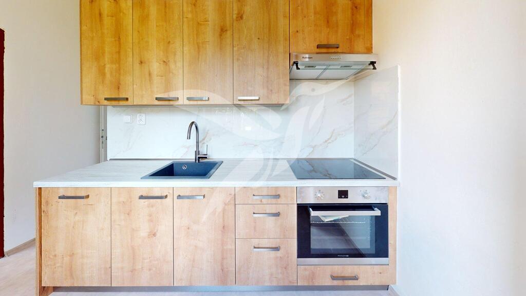 Byt-c-4-21-Koterovska-73-Plzen-Kitchen.jpg