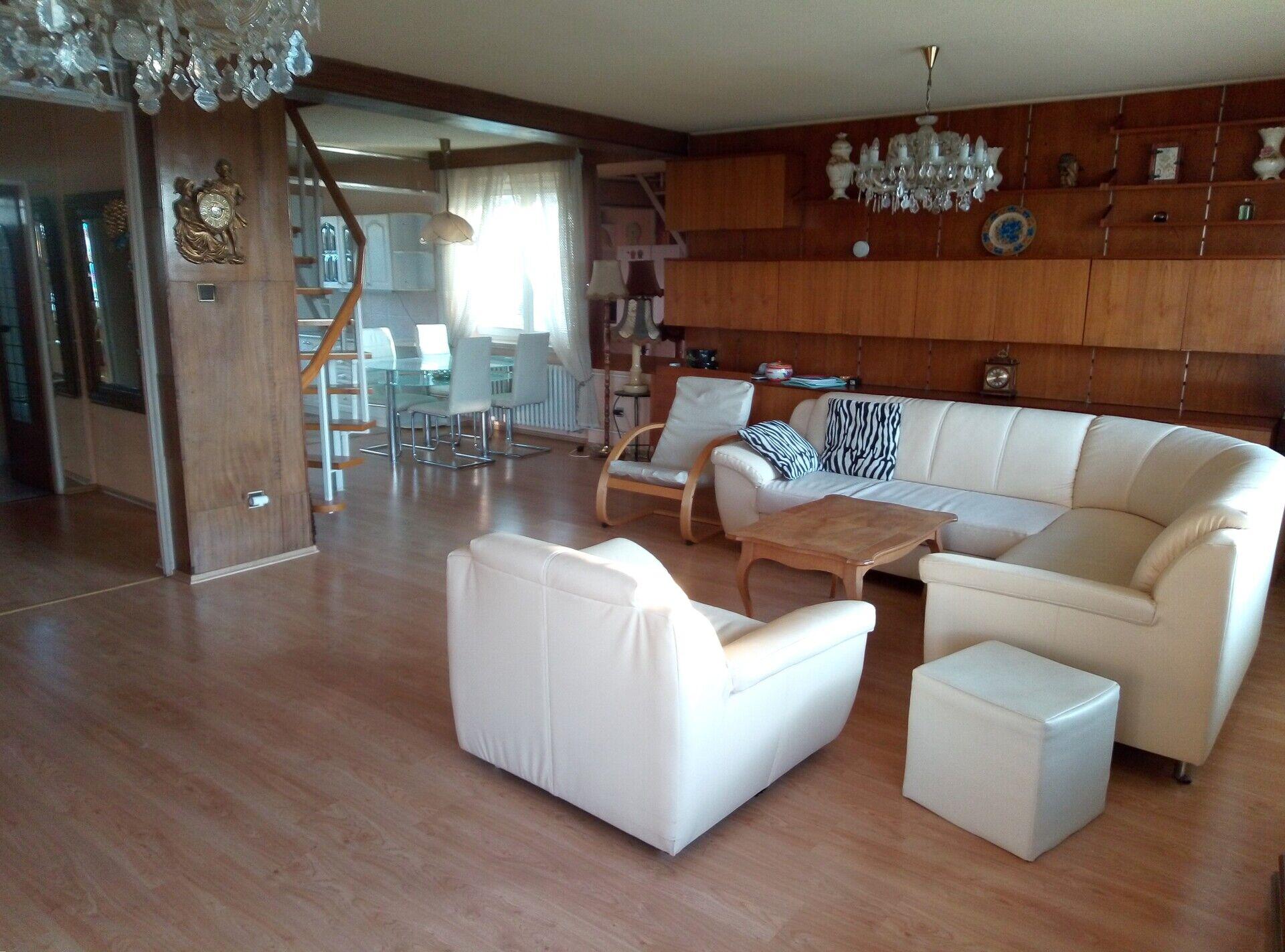 Praha 8 - Troja, velký 3+1 ve vile