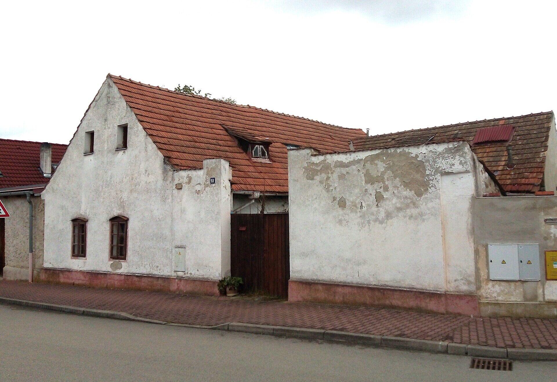 Stráž nad Nežárkou - malý pozemek uprostřed zástavby