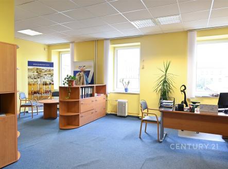 Pronájem kanceláře, 478 m²