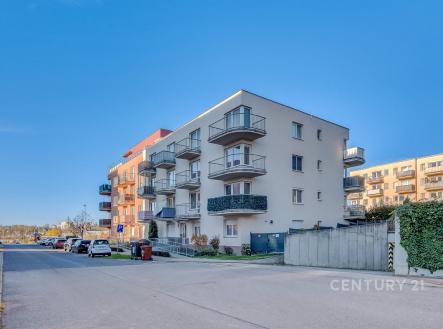 Pronájem bytu, 2+1, 77 m²