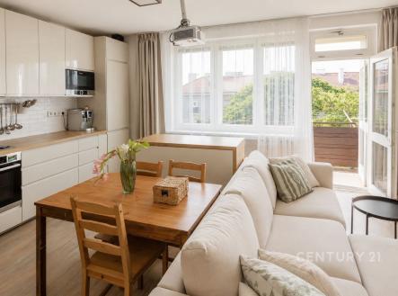 Pronájem bytu, 3+kk, 67 m²