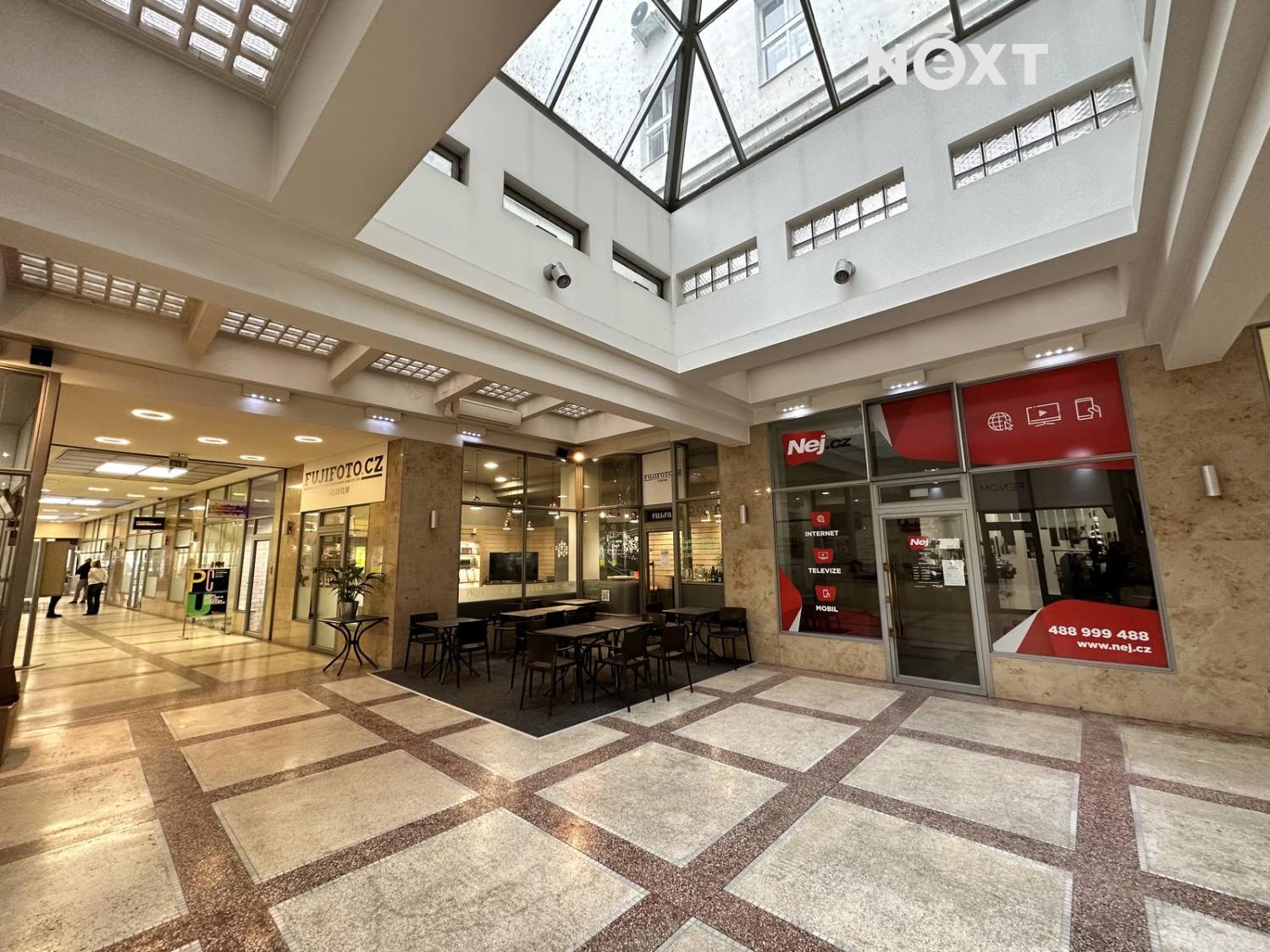 Pronájem komerční Kanceláře, 225㎡