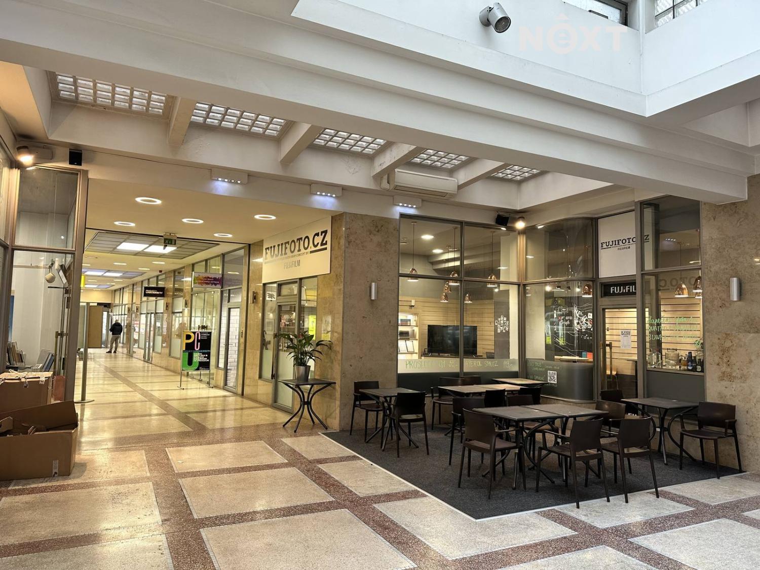 Pronájem komerční Kanceláře, 666㎡