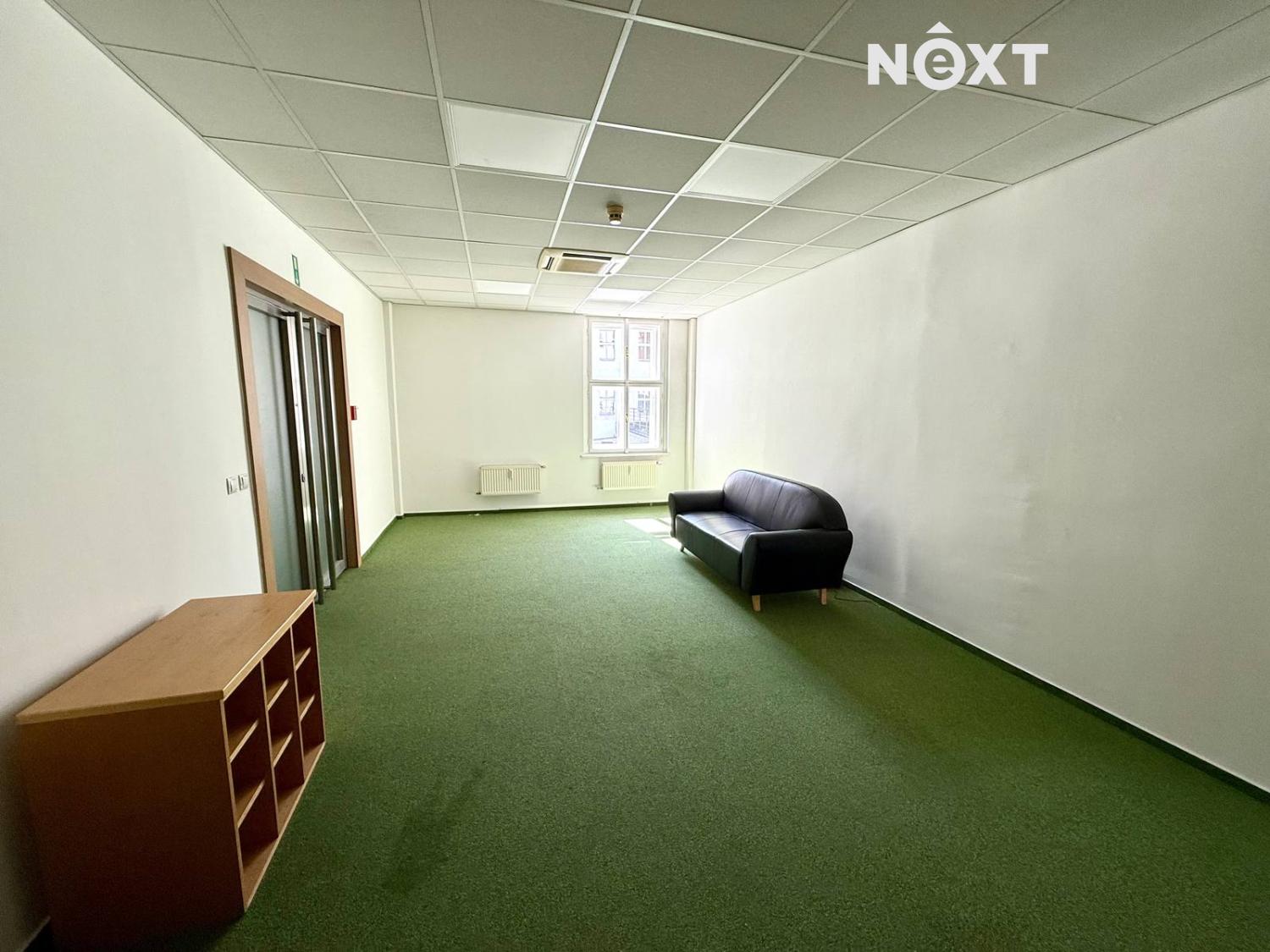 Pronájem komerční Kanceláře, 168㎡