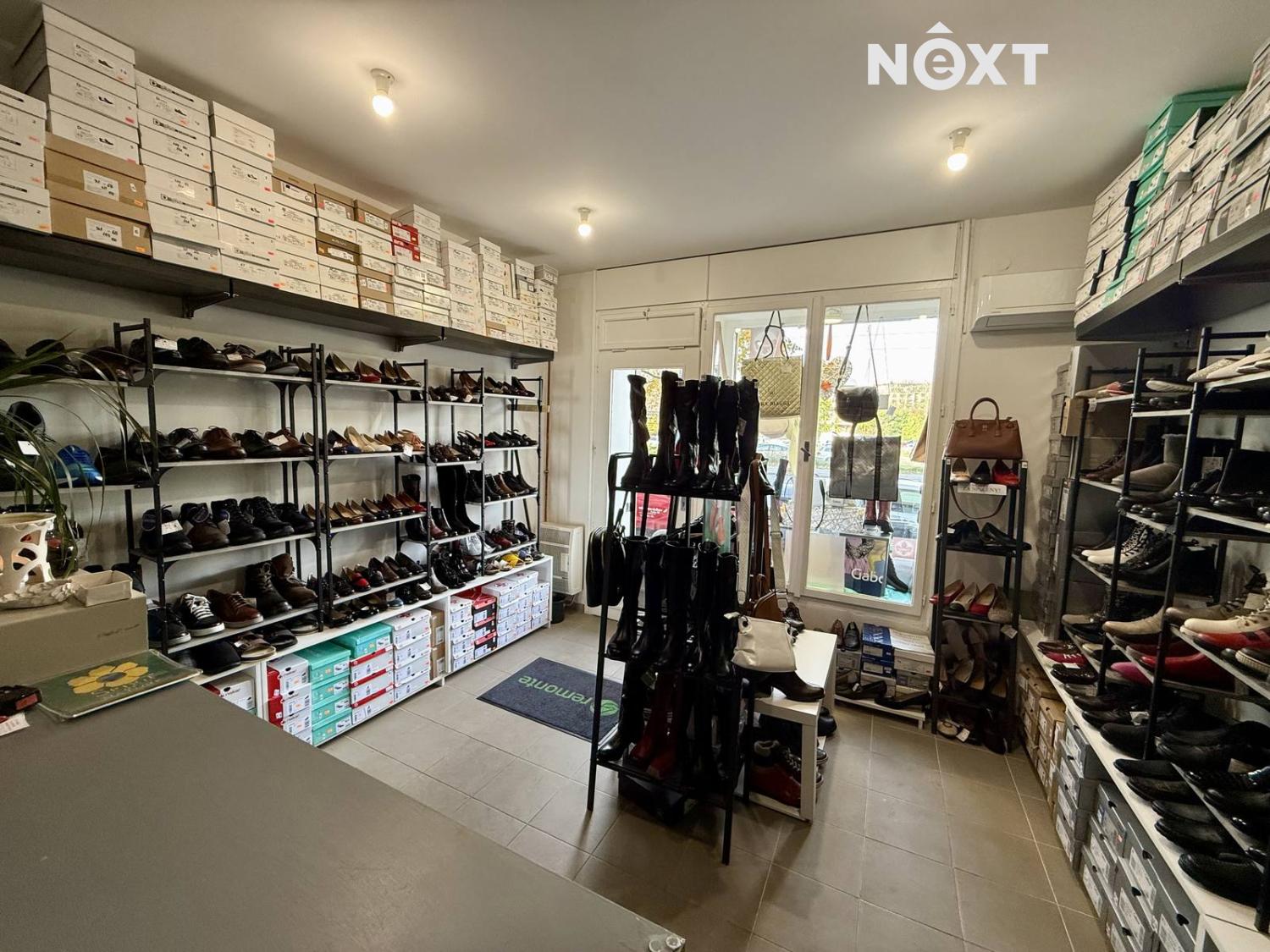 Pronájem komerční Obchodní prostory, 35㎡