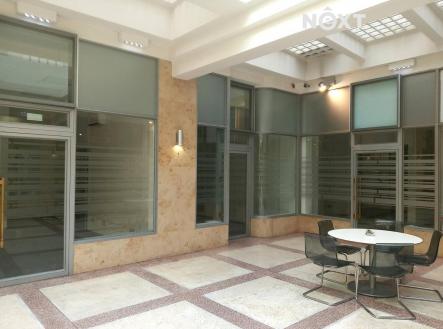 Pronájem komerčního objektu, obchodní centrum, 22 m²