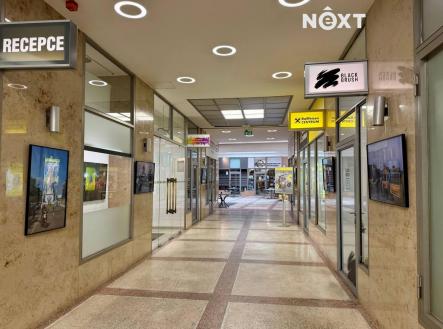Pronájem komerčního objektu, obchodní centrum, 16 m²