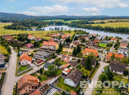 Rodinný dům s víceúčelovou stavbou, bazénem a zahradou 711 m² – Stará Huť u Dobříše