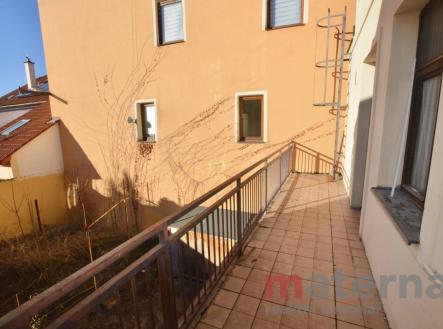 Prodej - nájemní dům, 307 m²
