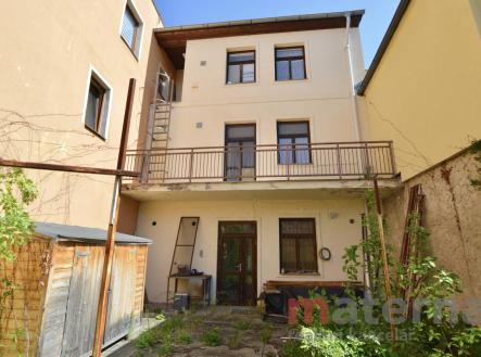 Prodej - nájemní dům, 307 m²