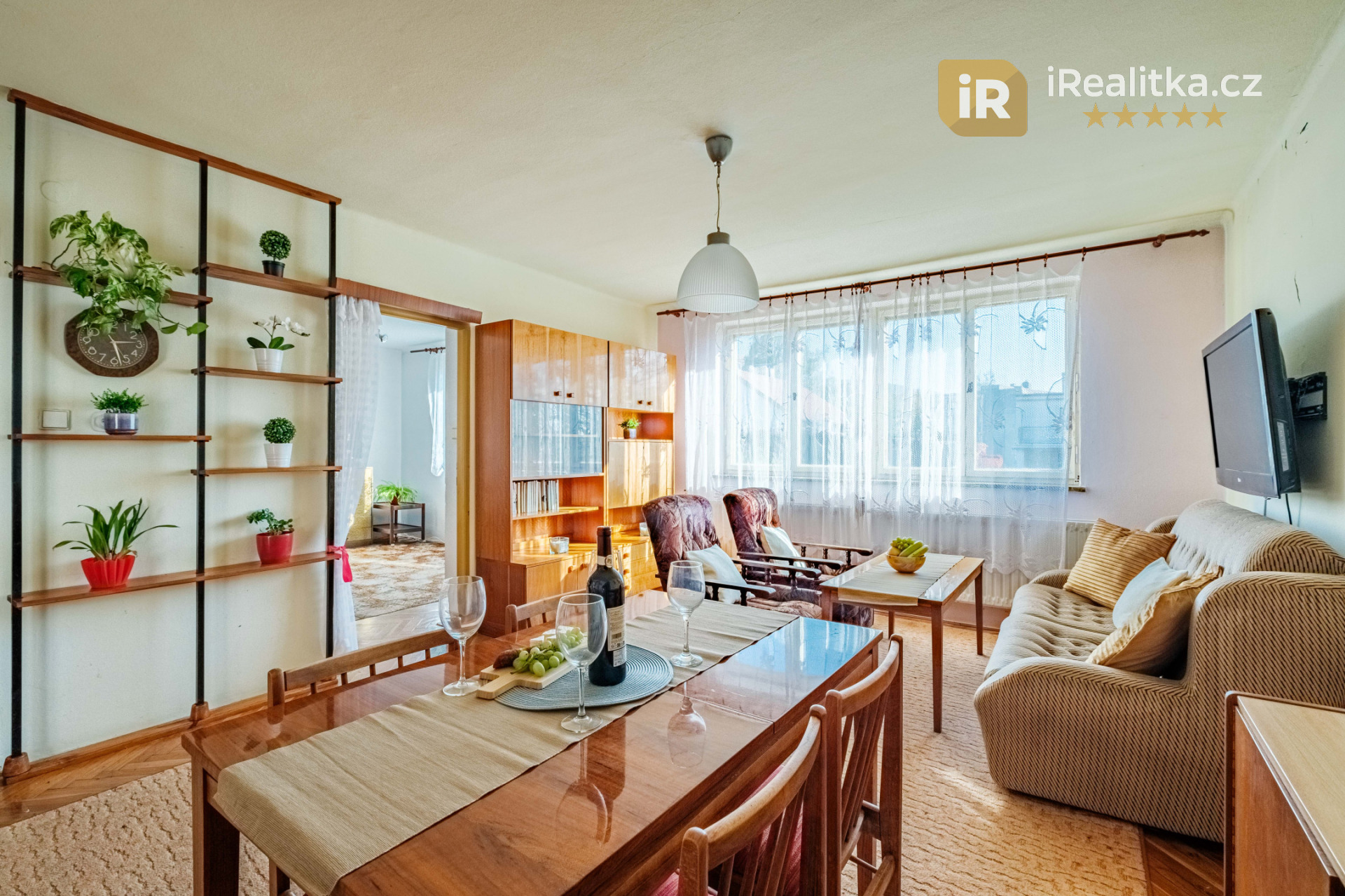 Velký rodinný dům s garáží, terasou a zahradou - Třemošnice