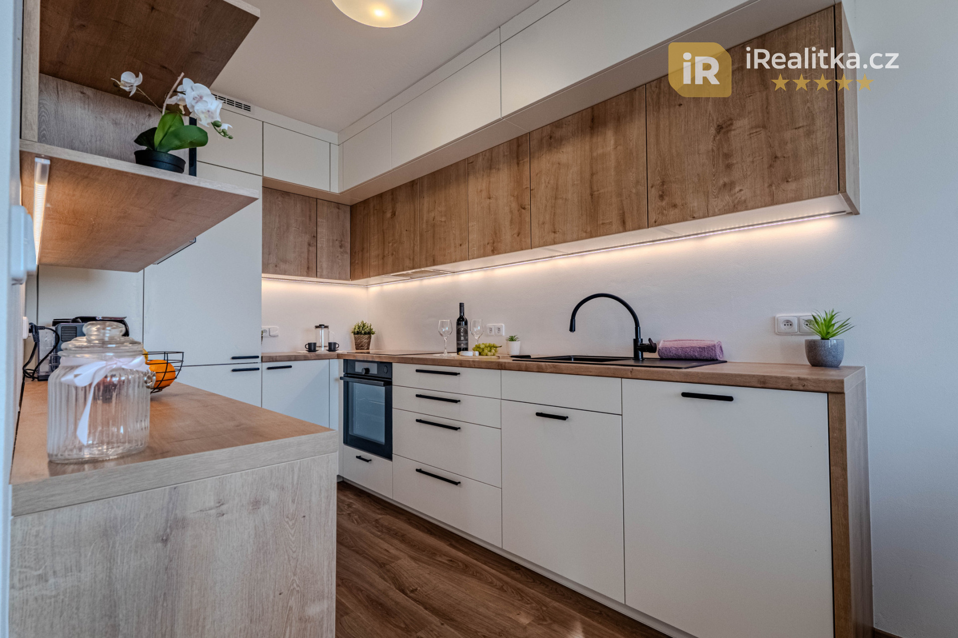 Prodej bytu 3+1 s lodžií, 75 m2, Praha 8 - Kobylisy