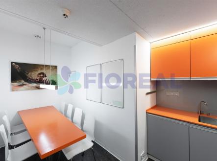 Pronájem kanceláře, 280 m²