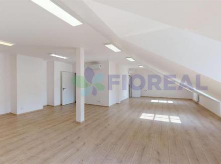 Pronájem kanceláře, 220 m²