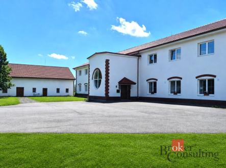 Prodej komerčního objektu, jiný, 2 151 m²