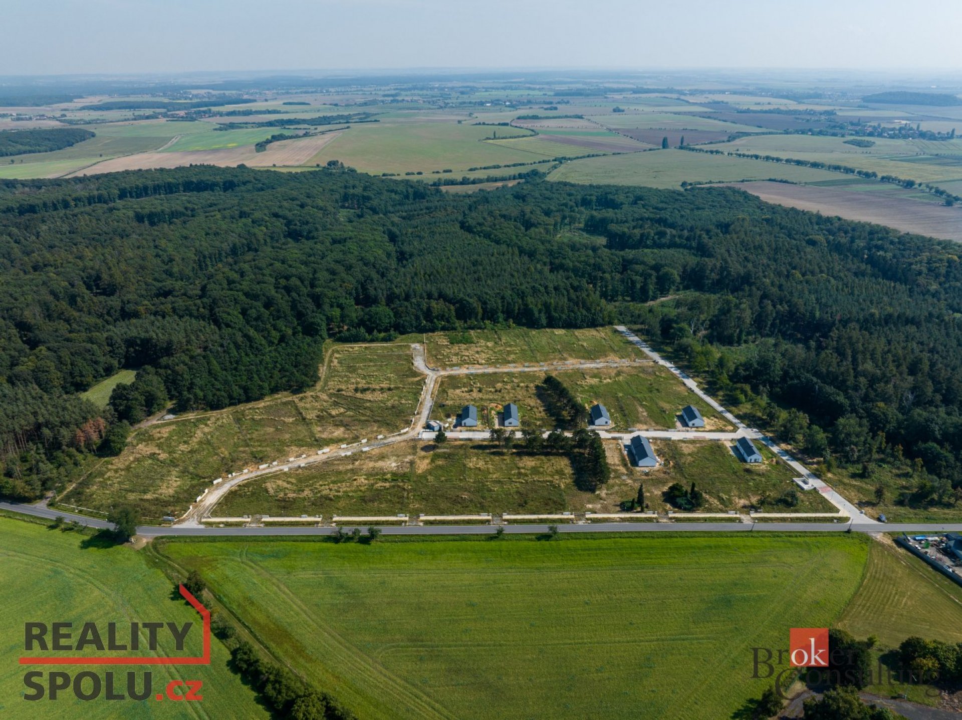 Zasíťovaný stavební pozemek 1000m2 v obci Mcely